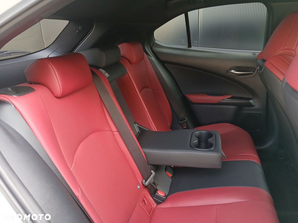 Lexus UX - 33