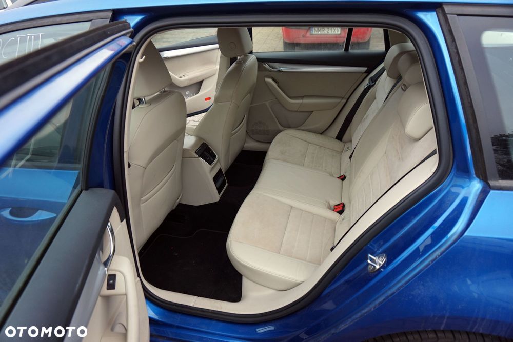 SKODA OCTAVIA III 5E5 KOMBI 2014 LF5W 1.6 TDI CLHA 105KM MWW NIEBIESKI na części - 10