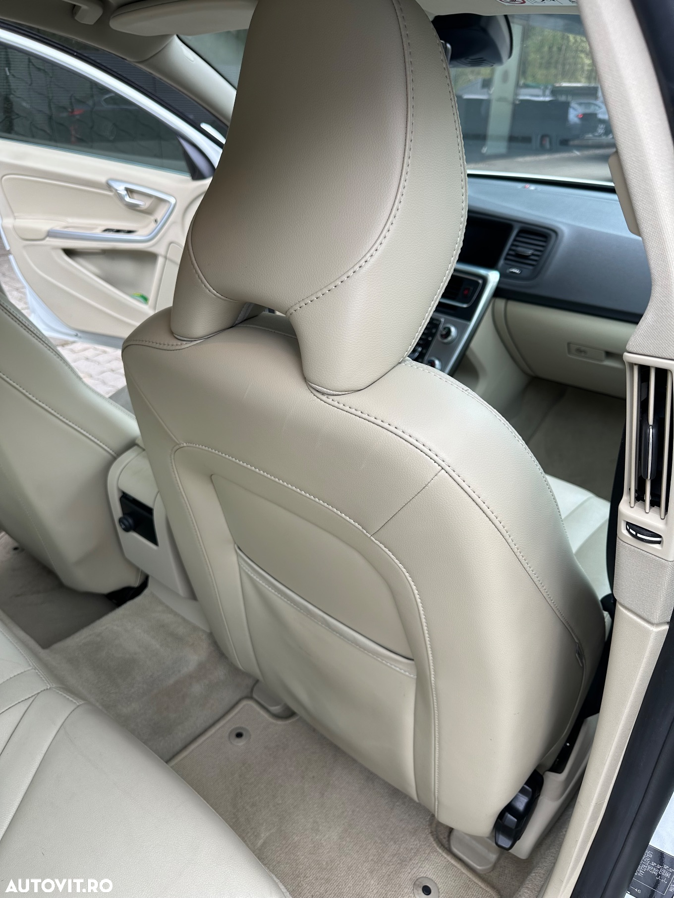 Volvo S60 T3 Momentum - 11