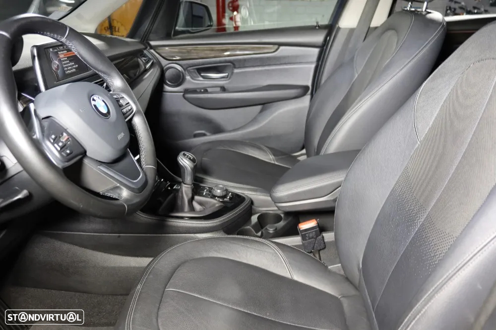 BMW 218 Active Tourer d Line Luxury - 8