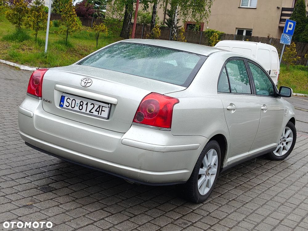 Toyota Avensis 1.8 VVT-i Sol - 1