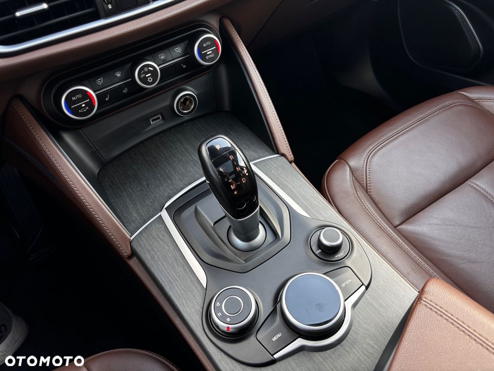 Alfa Romeo Stelvio 2.0 Turbo 16V AT8-Q4 6C Villa dEste - 20