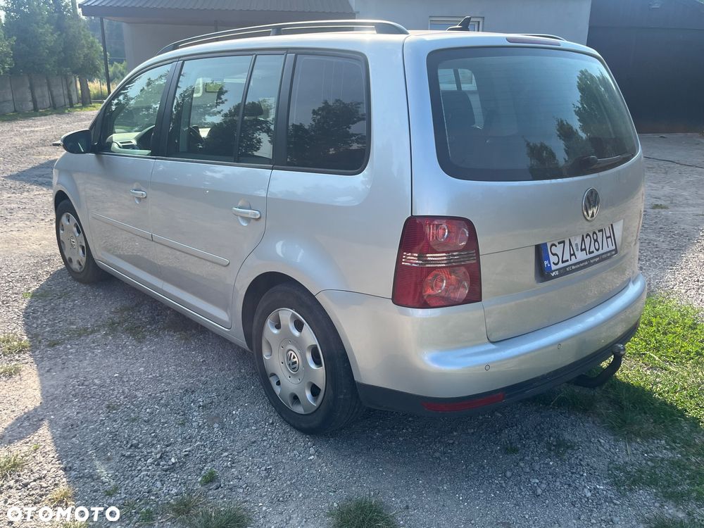 Volkswagen Touran 1.9 TDI DPF BlueMot Conceptline - 2