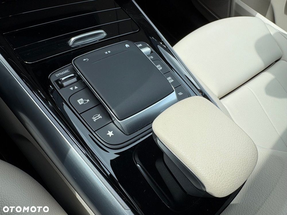 Mercedes-Benz GLA - 28