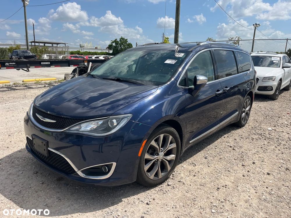 Chrysler Pacifica - 1