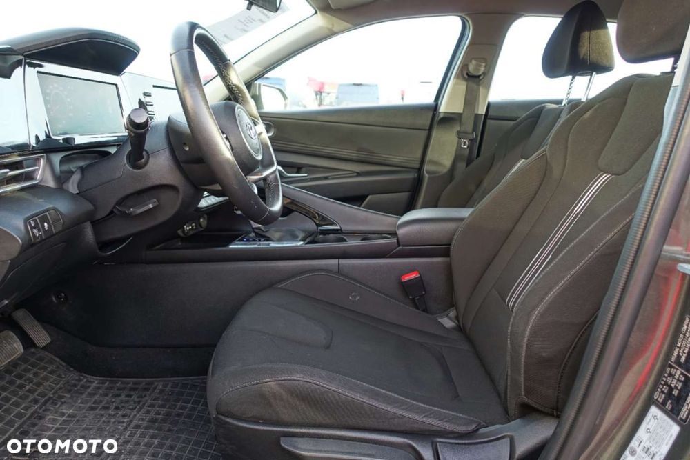 Hyundai Elantra - 11