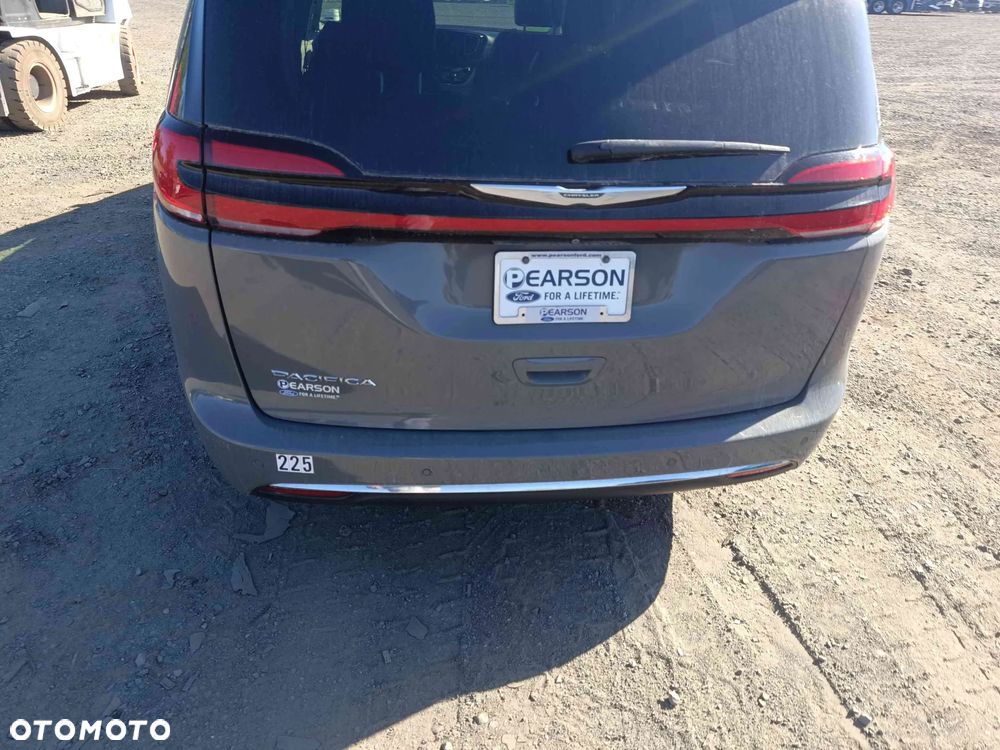 Chrysler Pacifica - 17