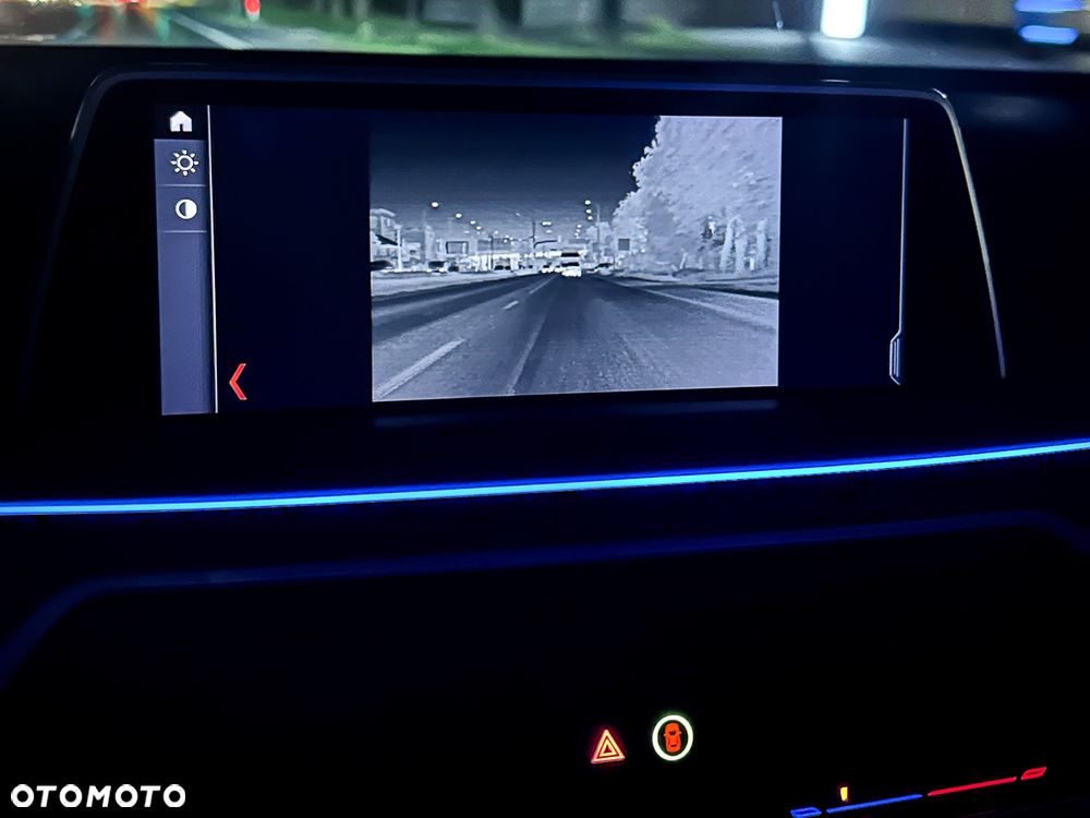 BMW Seria 7 750Li - 21