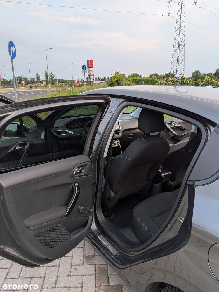 Peugeot 208 1.2 PureTech Style - 15
