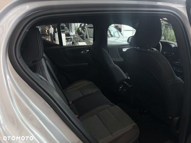 Volvo XC 40 B3 Plus Dark - 16