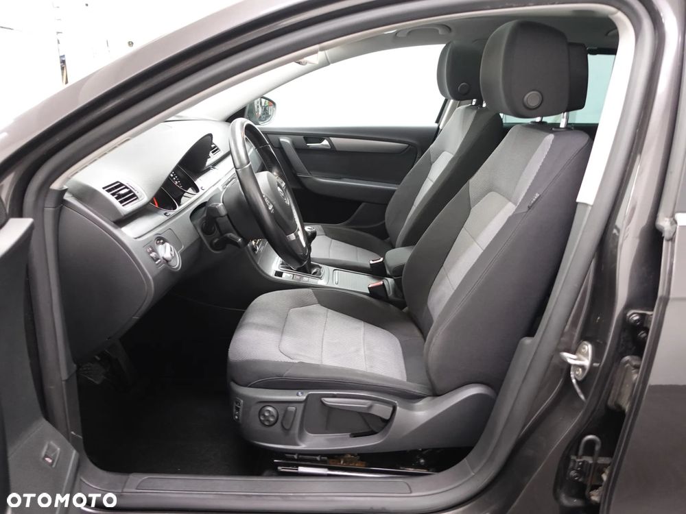 Volkswagen Passat 2.0 Blue TDI SCR Highline - 17