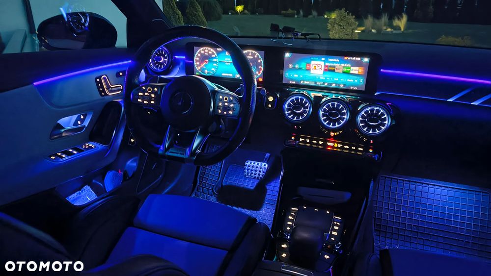 Mercedes-Benz CLA - 12