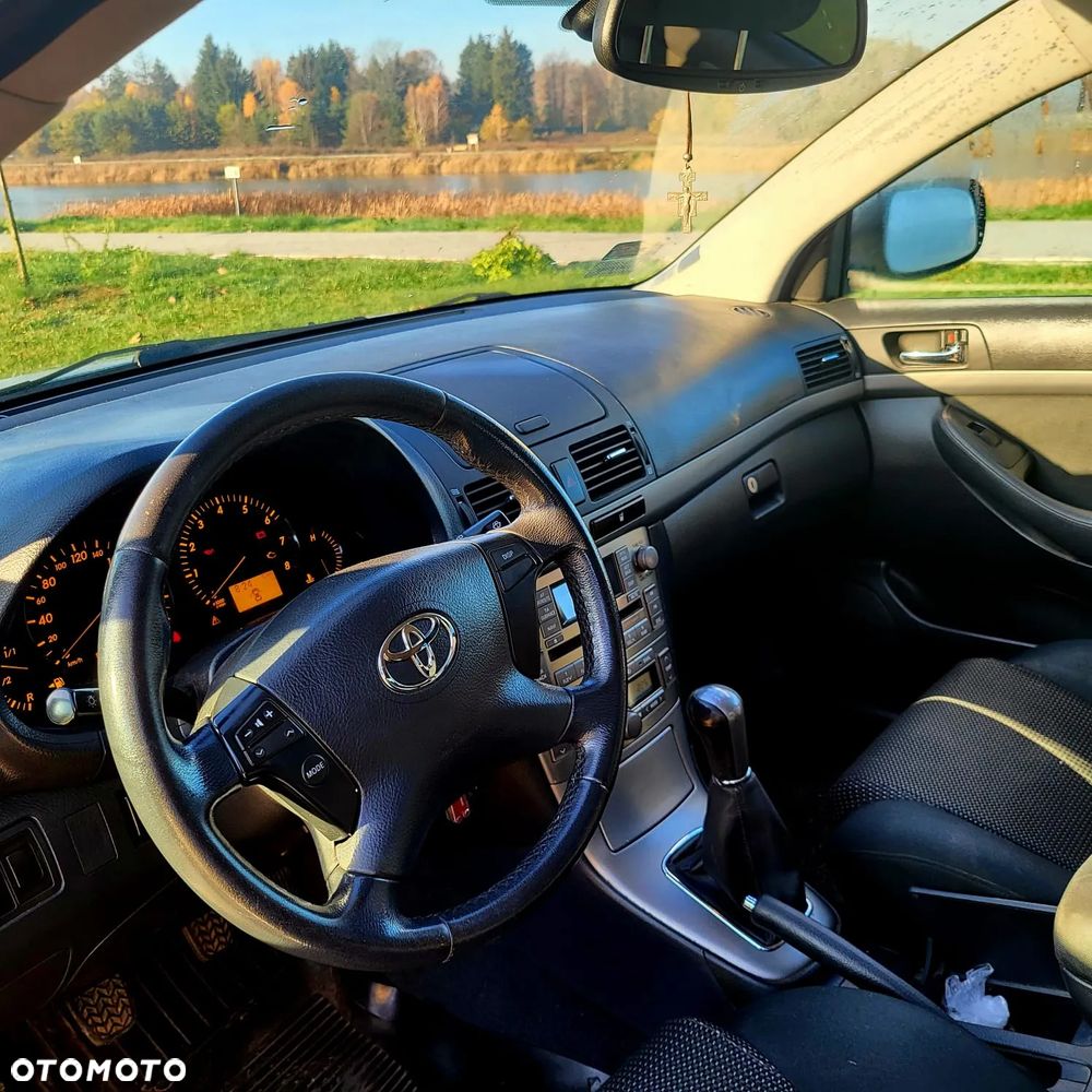 Toyota Avensis 1.8 VVT-i Combi Sol - 3