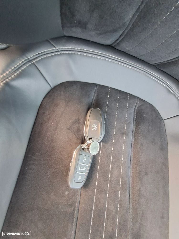 Peugeot 308 1.2 PureTech Allure EAT8 - 17