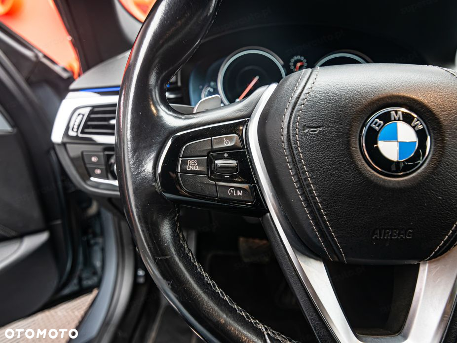 BMW Seria 5 520d xDrive - 15