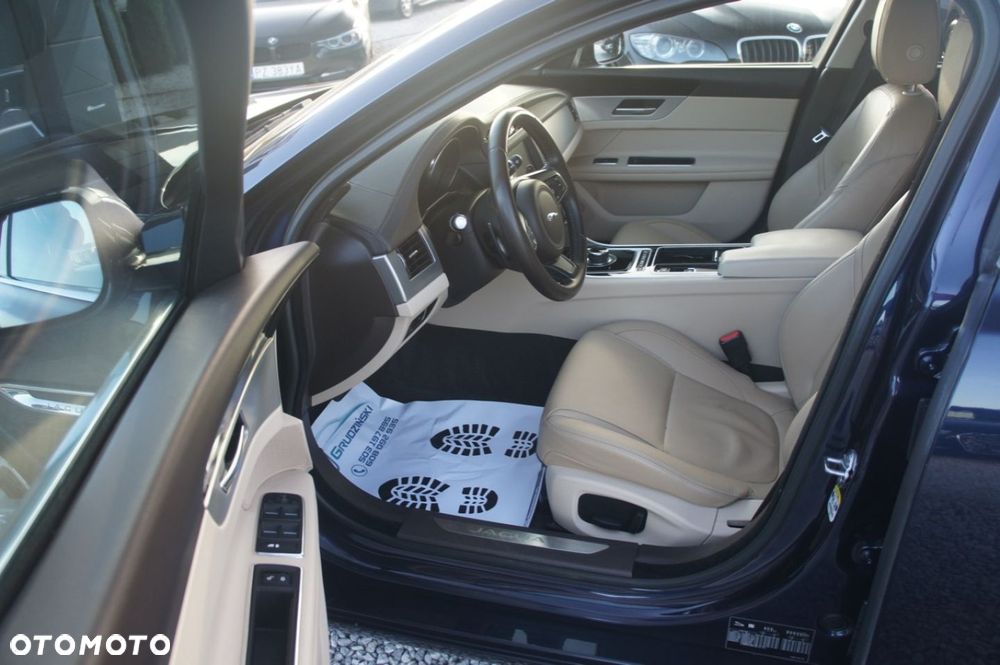 Jaguar XF - 10