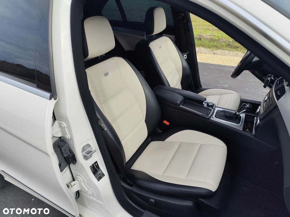 Mercedes-Benz Klasa C 350 BlueEff Avantgarde - 24