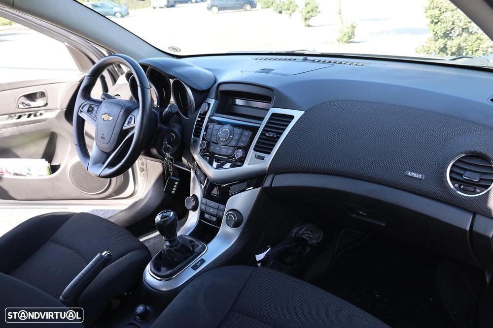 Chevrolet Cruze 1.6 LT - 16