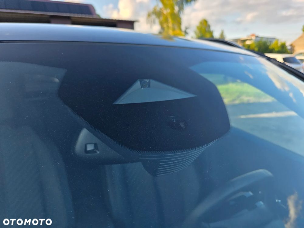 Peugeot 2008 Hybrid 145 e-DSC Allure - 29