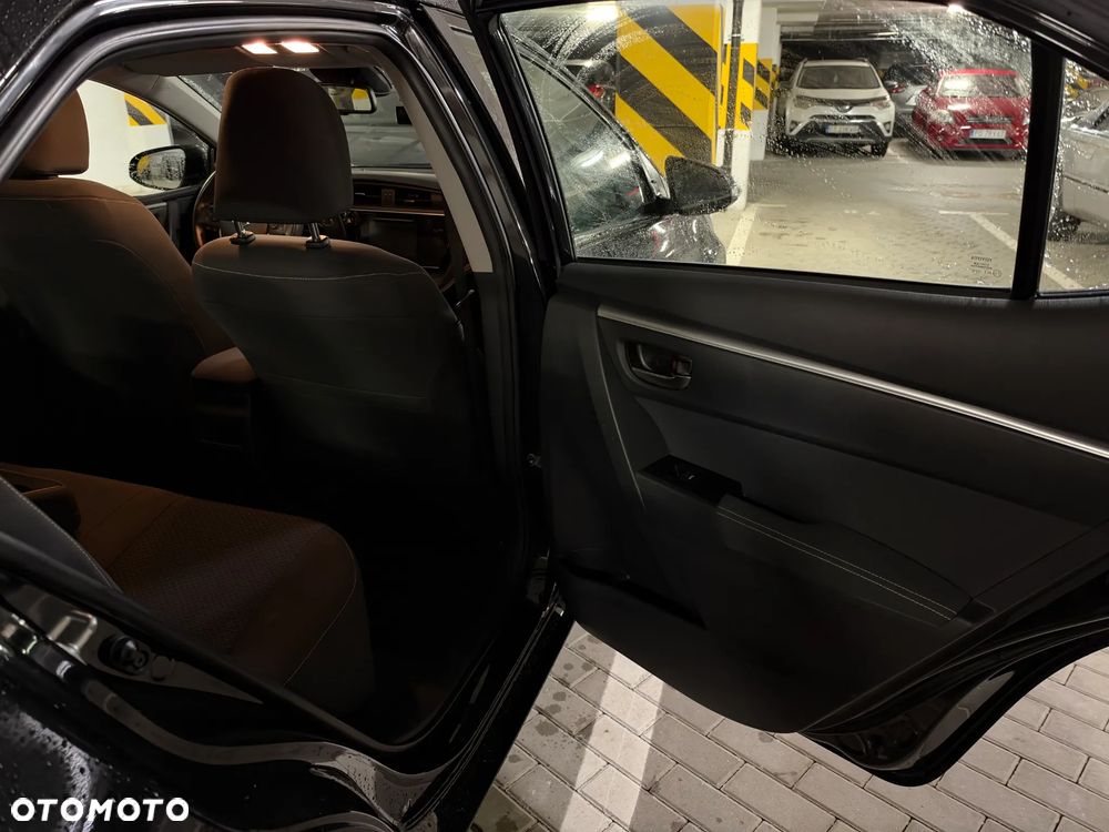Toyota Corolla - 30