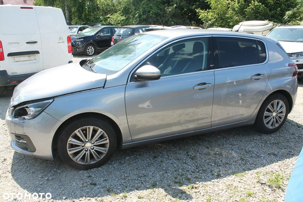 Peugeot 308 - 8