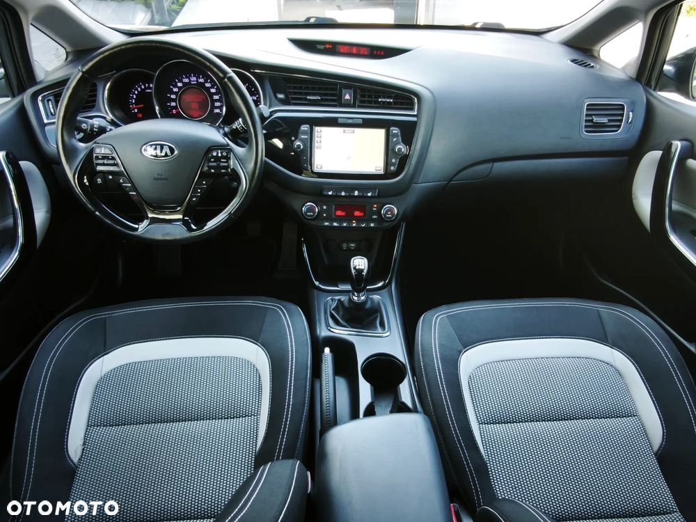 Kia Ceed 1.6 GDI ISG Platinum Edition - 6