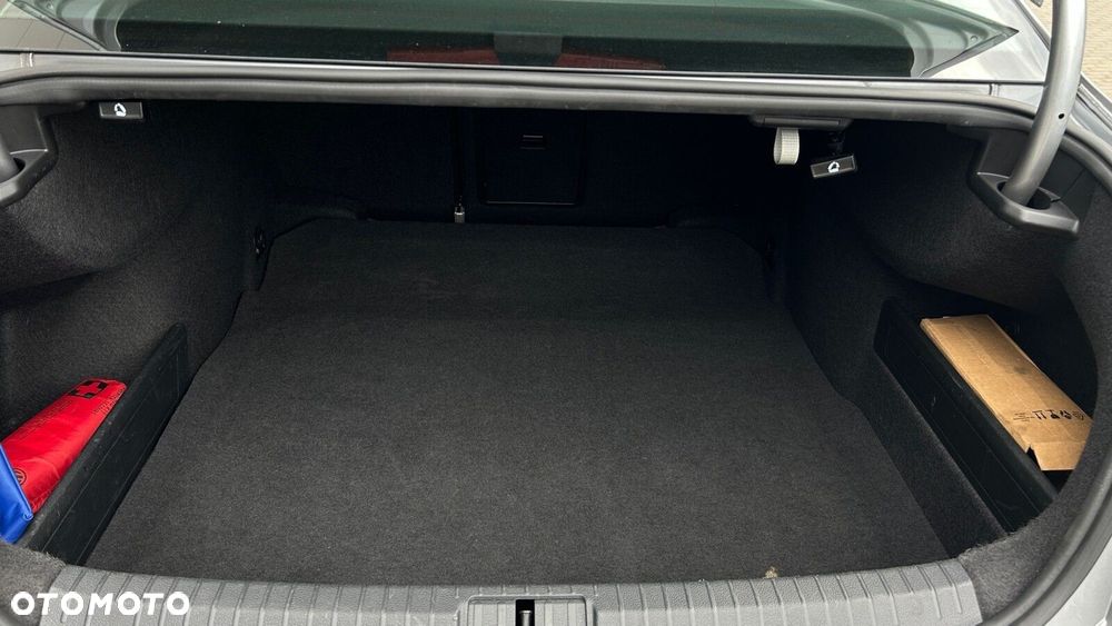 Volkswagen Passat 2.0 TDI EVO Business DSG - 27