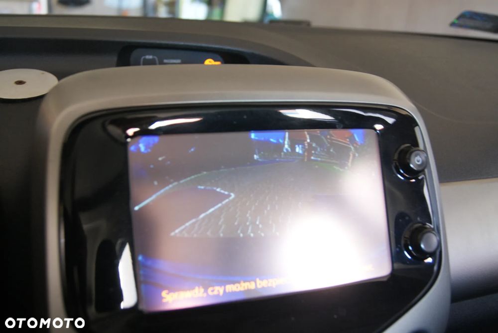 Toyota Aygo x-clusiv - 17