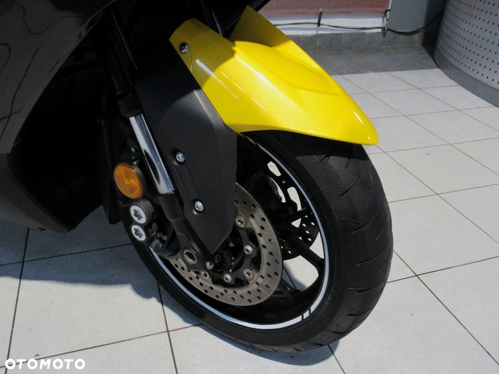 Yamaha Tmax - 25
