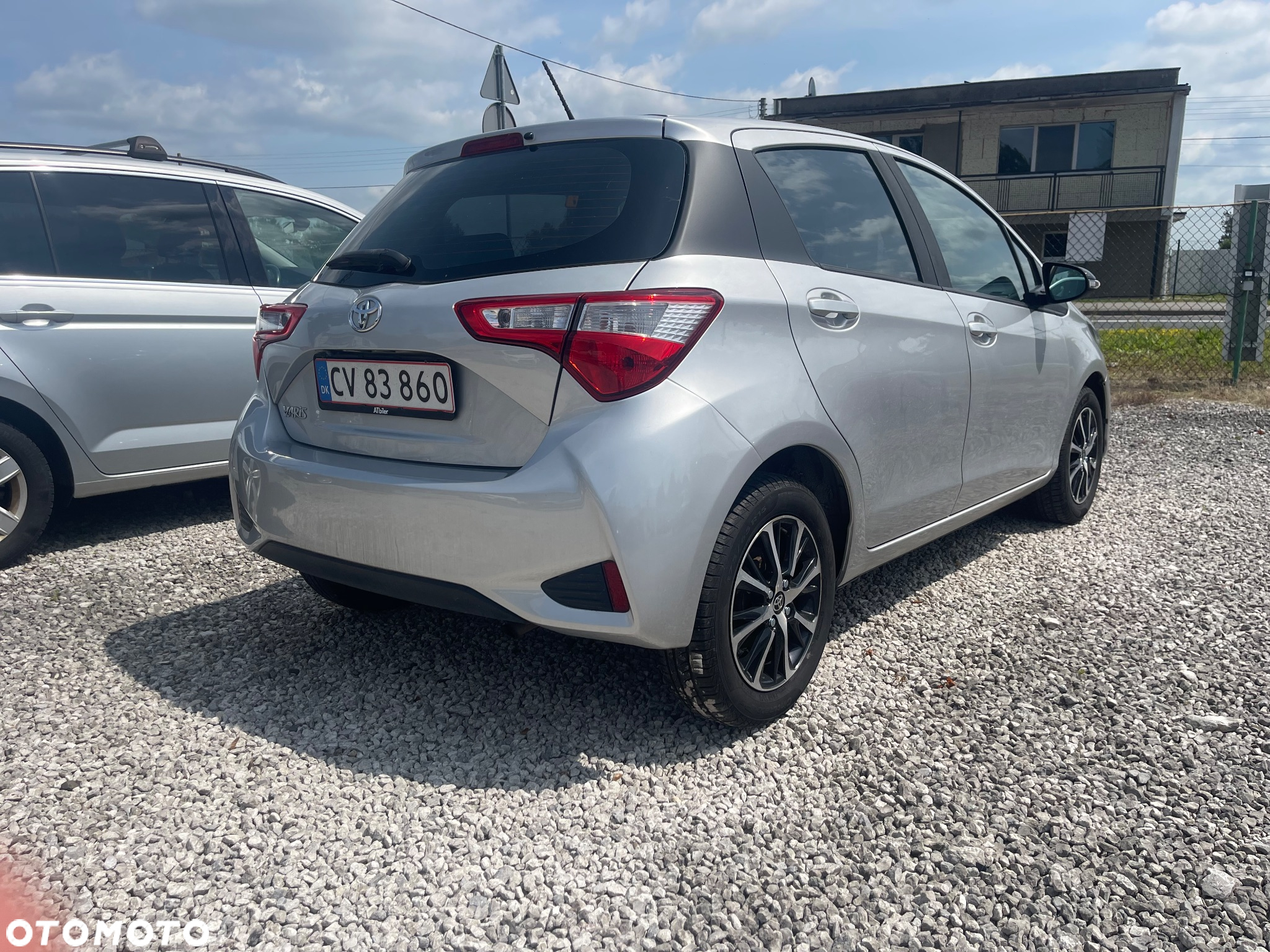 Toyota Yaris 1.0 Premium - 4
