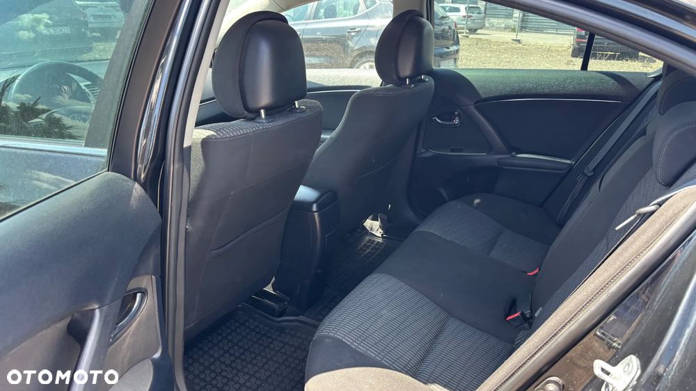 Toyota Avensis 2.0 D-4D - 18