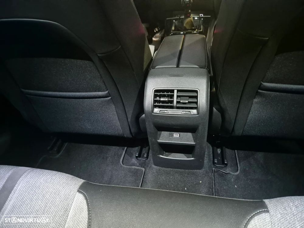 Opel Astra 1.2 T Elegance - 32