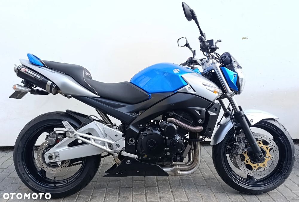 Suzuki GSR - 7