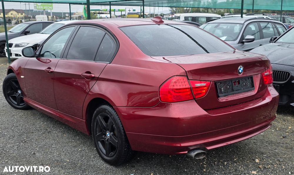 BMW Seria 3 320d EfficientDynamics Edition - 15