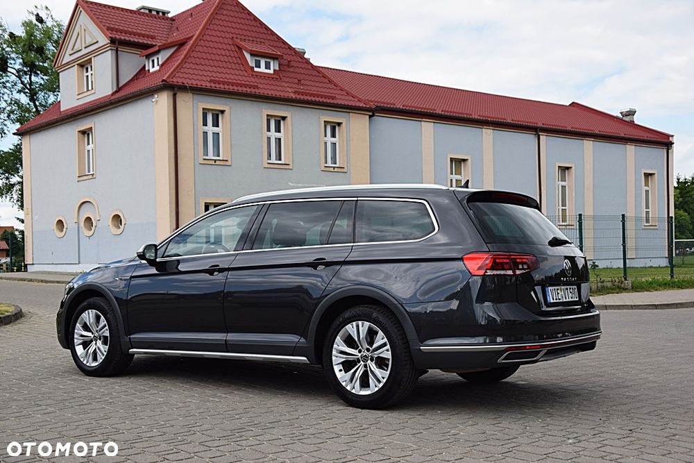 Volkswagen Passat Alltrack 2.0 TDI SCR DSG 4Motion - 10