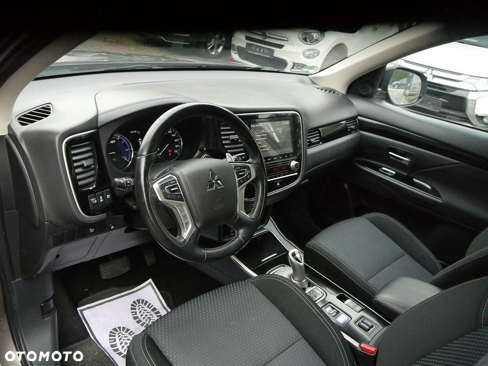 Mitsubishi Outlander - 30