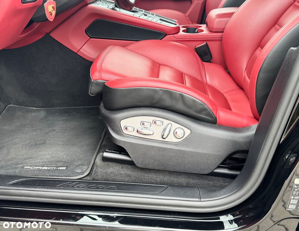 Porsche Macan - 24