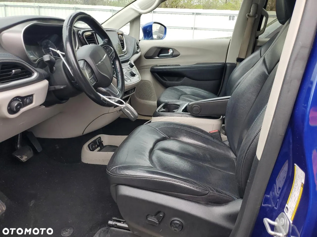 Chrysler Pacifica - 8