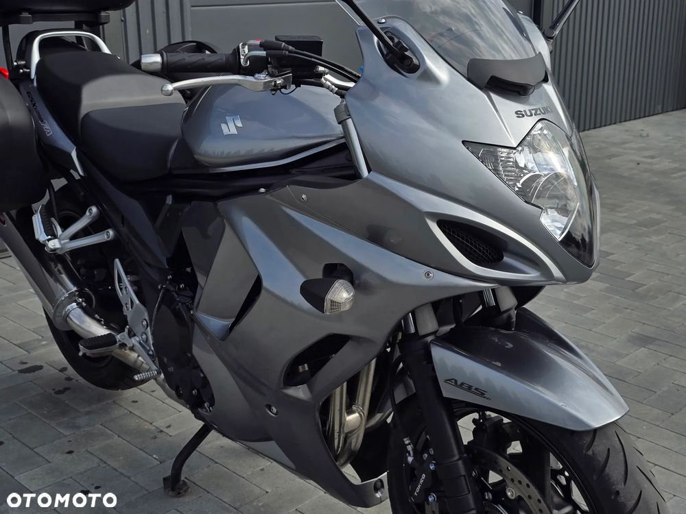 Suzuki GSX - 5