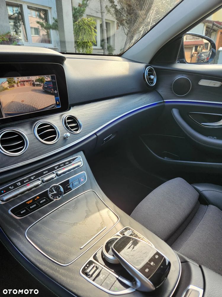 Mercedes-Benz Klasa E 220 d 4-Matic 9G-TRONIC - 14