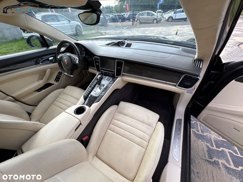 Porsche Panamera - 32
