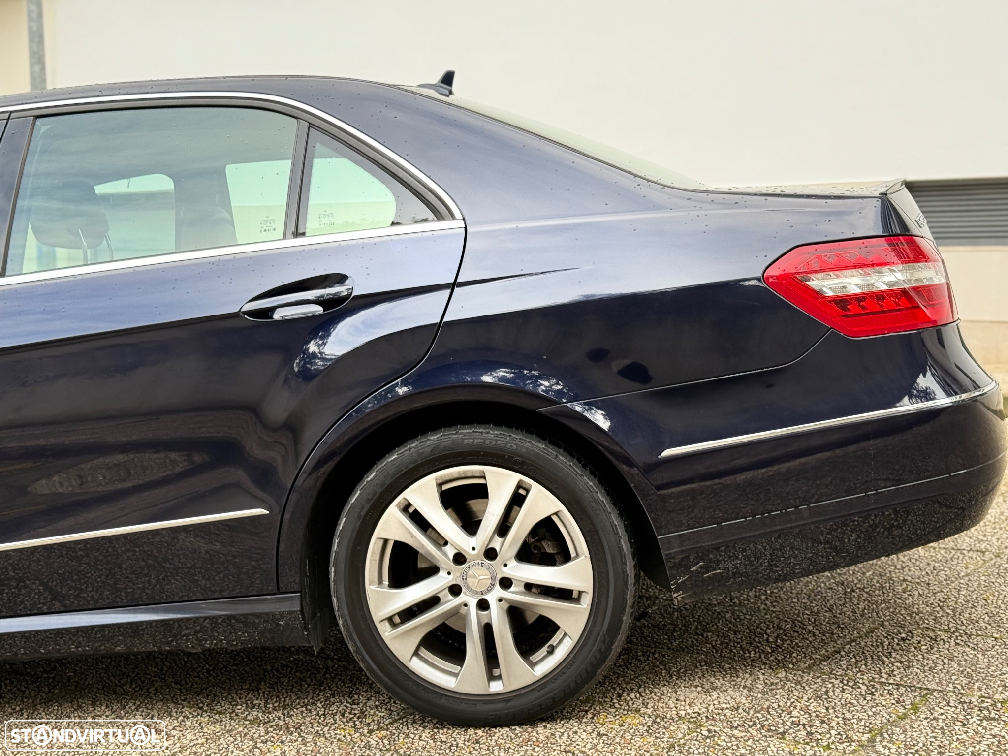 Mercedes-Benz E 220 CDi Avantgarde BlueEfficiency Auto. - 24