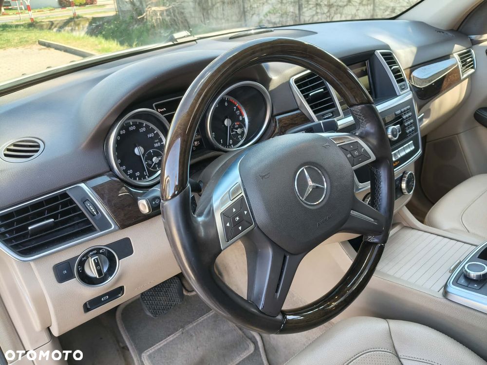 Mercedes-Benz ML - 11