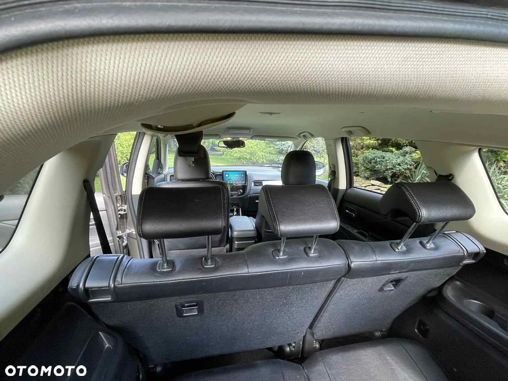 Mitsubishi Outlander 2.0 Instyle Navi 4WD CVT - 18