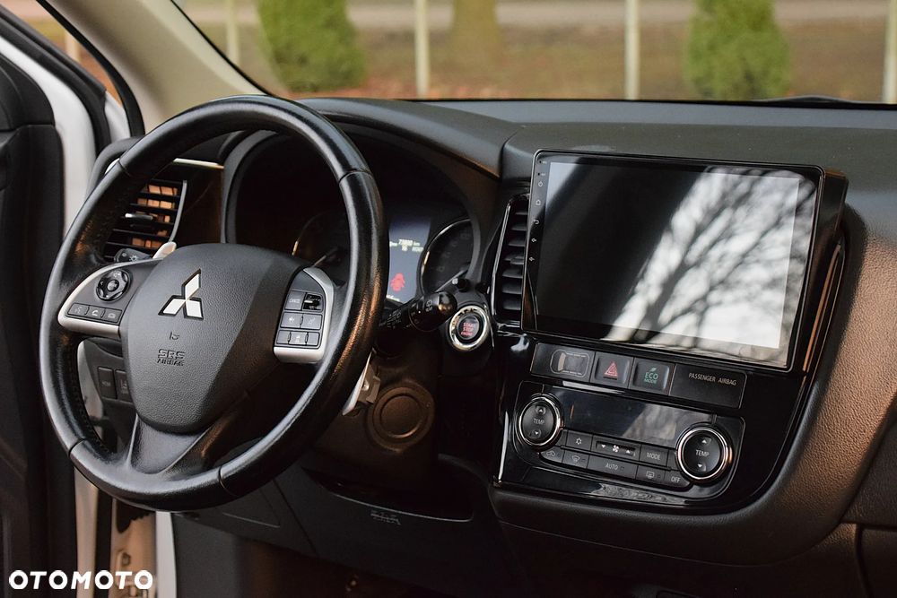 Mitsubishi Outlander 2.2 DI-D 4WD Automatik Diamant Edition+ - 29
