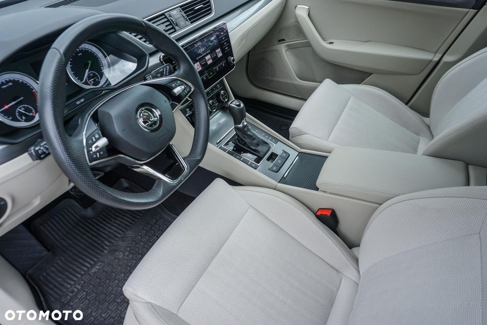 Skoda Superb 2.0 TDI SCR Style DSG - 8