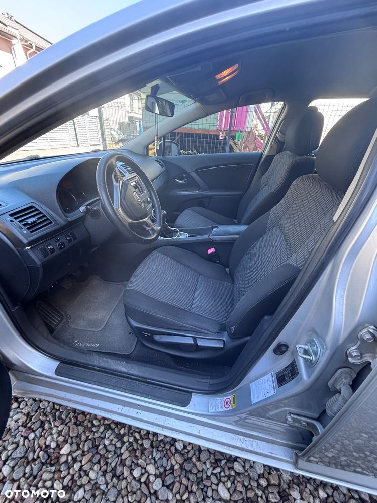 Toyota Avensis 2.0 D-4D 2010 - 5