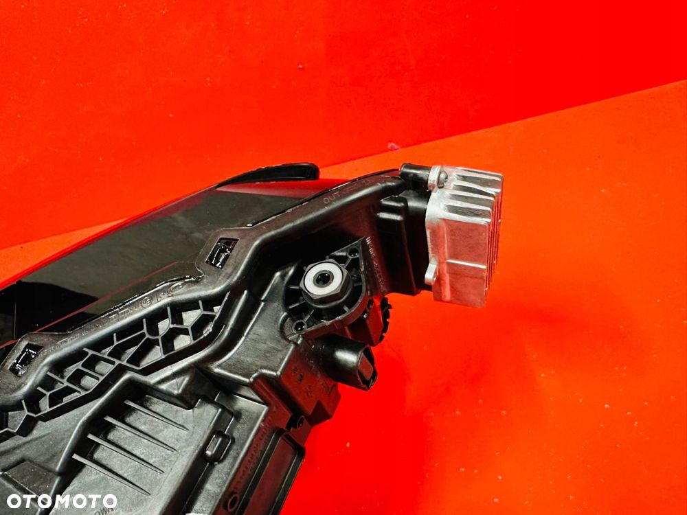 LAMPA PRAWA SKODA SUPERB 3V1 LIFT CRYSTAL LED - 7