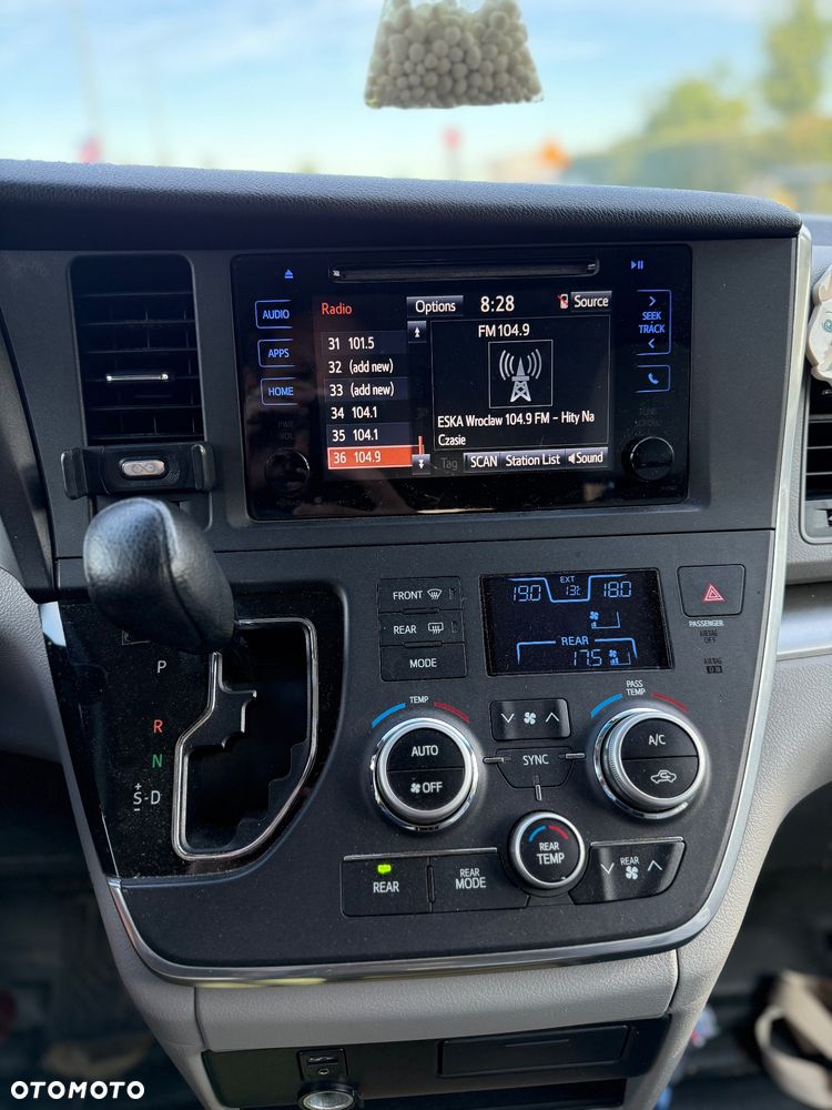 Toyota Sienna 3.5 V6 - 18