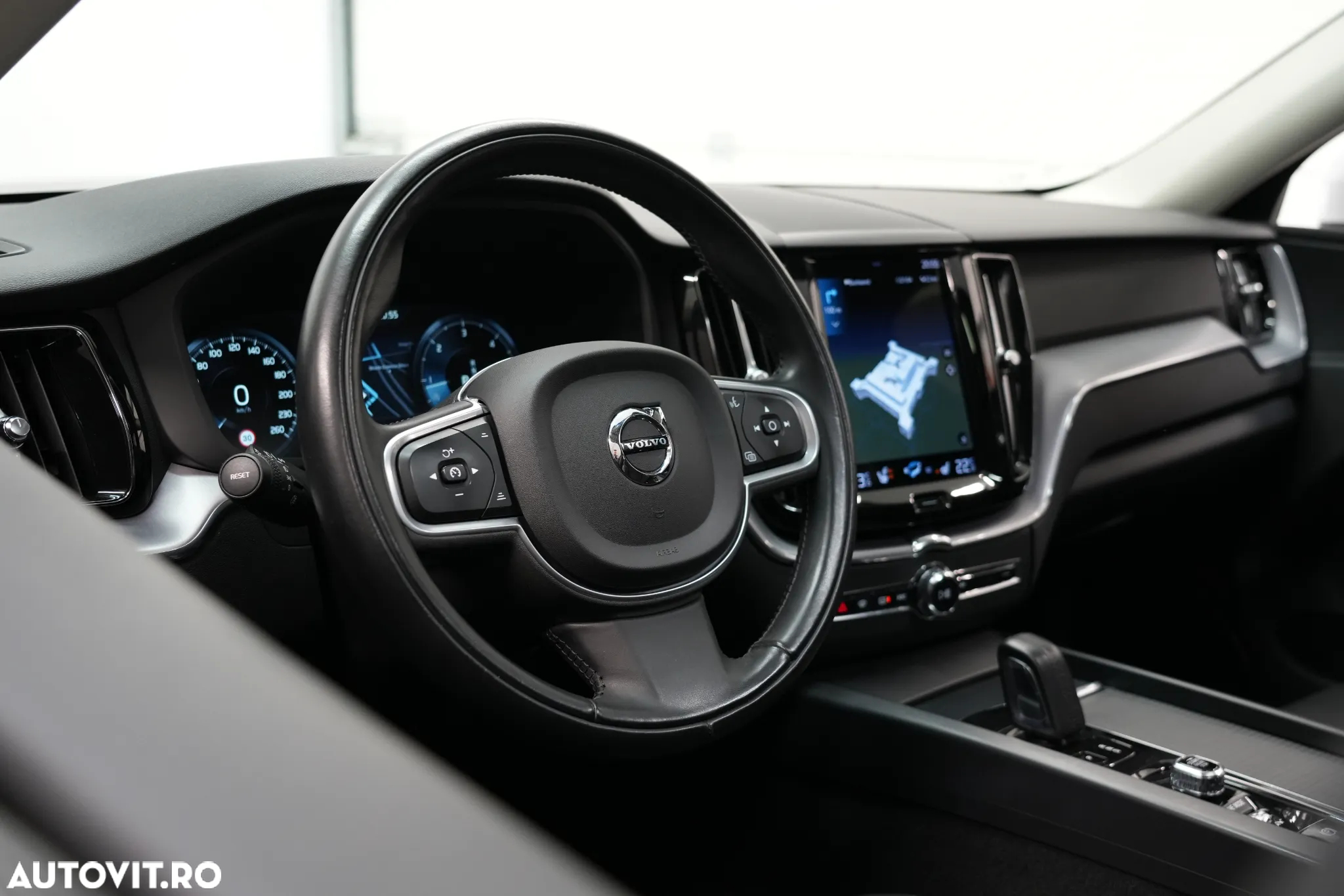 Volvo XC 60 B4 D AWD Geartronic Momentum Pro - 24